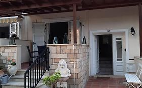 Limnaria Deluxe Maisonette